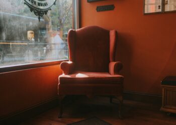 How to Choose a Leather Club Chair: The Complete Buyer’s Guide