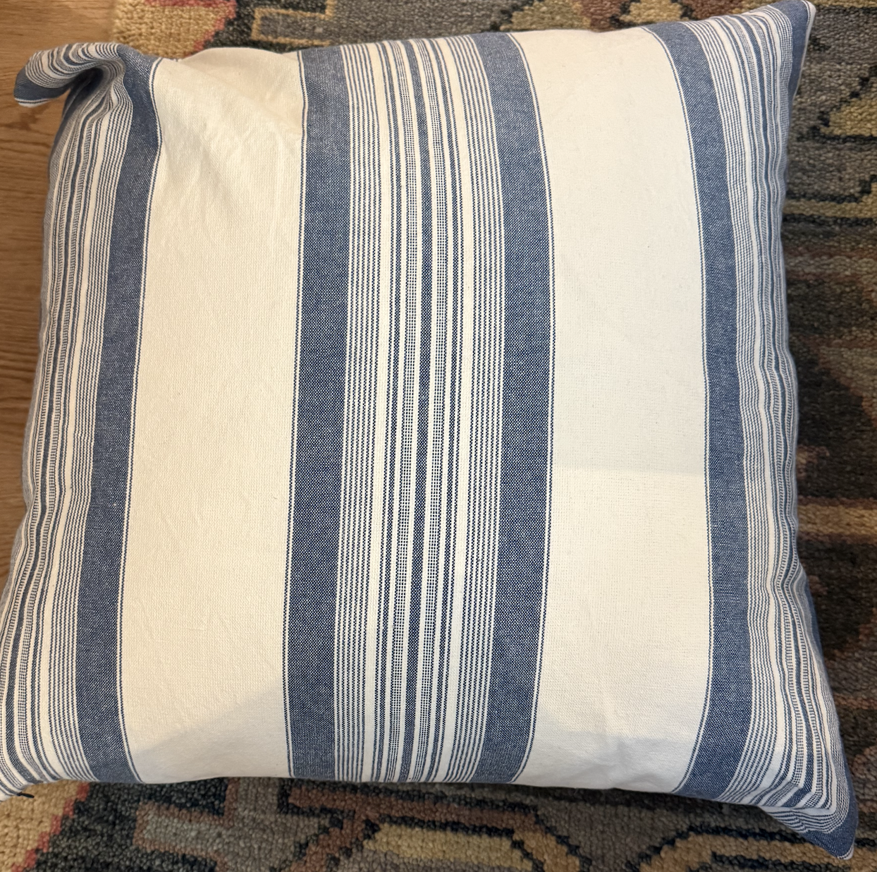 STRIPED COTTON CUSHION WITH GOOSE DOWN INSERT 1 STRIPED COTTON CUSHION WITH GOOSE DOWN INSERT